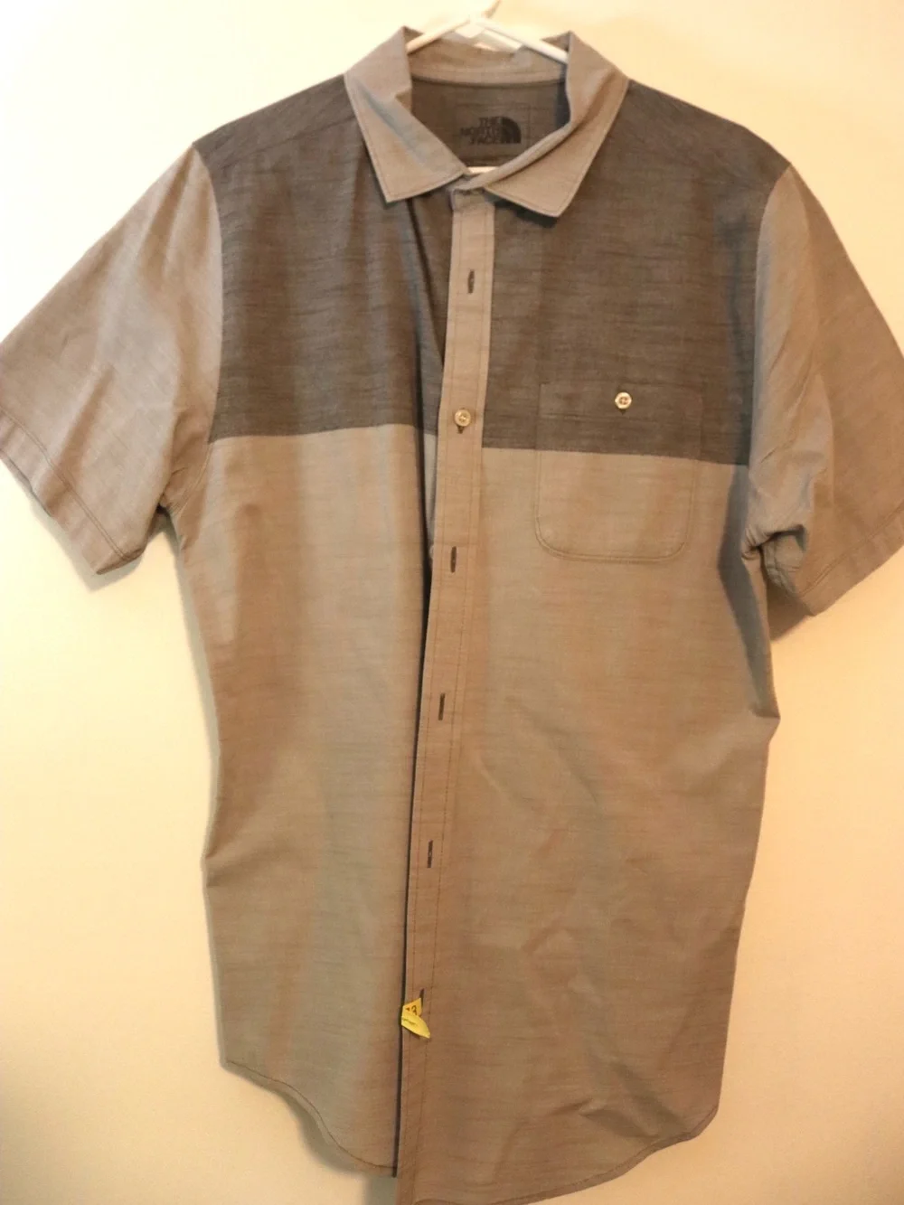 The North Face Men's Two-Tone Gray Short Sleeve Button-Up Shirt